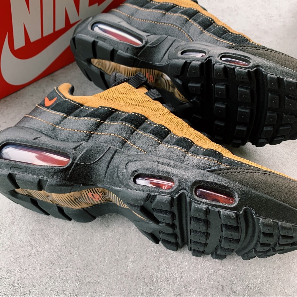 Nike Air Max 95 Essential - Picture 7 of 7